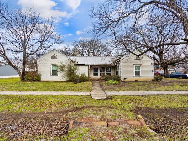 202 N Main Street, Gordon, TX 76453