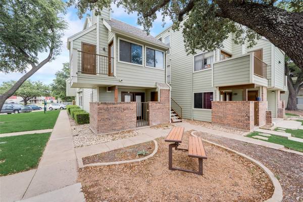 3109 Sondra Drive #205, Fort Worth, TX 76107