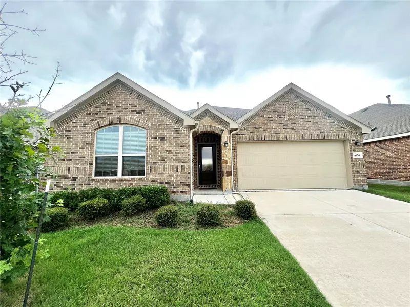 9104 Southfield Lane, Arlington, TX 76002