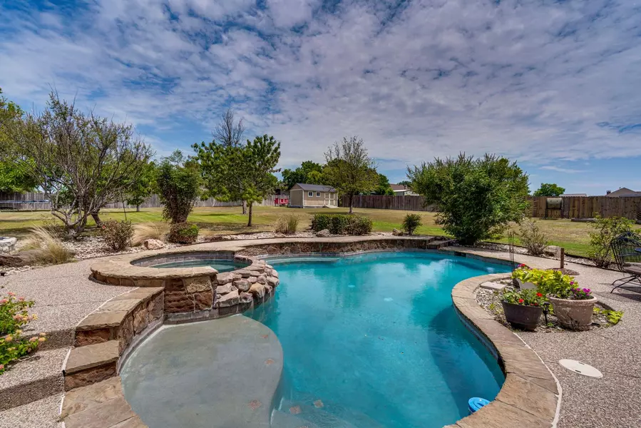 1151 Trophy Court E, Midlothian, TX 76065