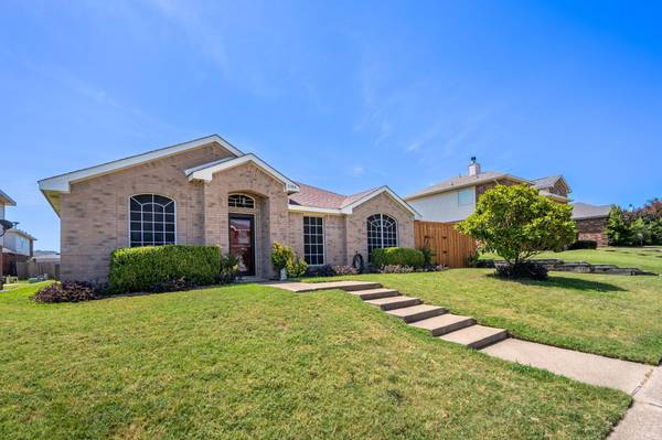 2504 Redfield Drive, Mesquite, TX 75181