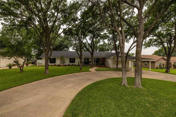 4017 Fairway Drive, Granbury, TX 76049