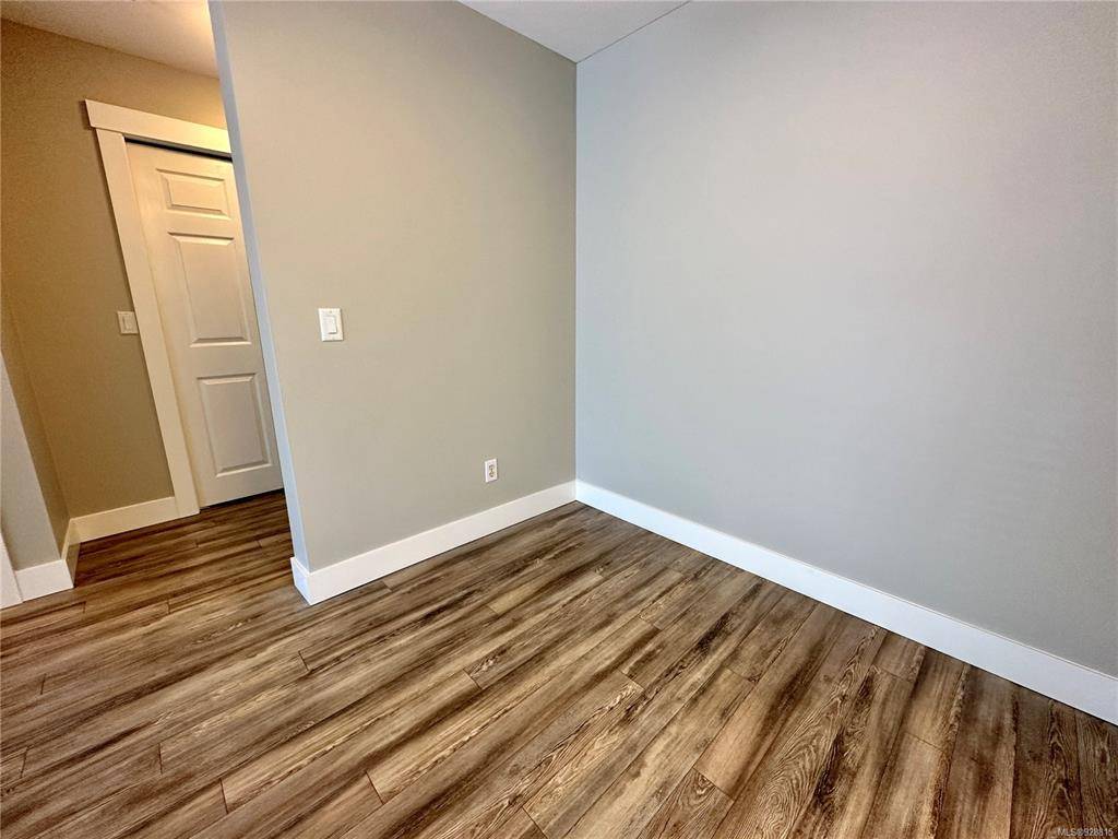 Nanaimo, BC V9S 5T4,1631 Dufferin Cres #206