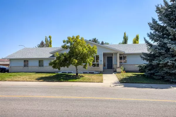 Lethbridge, AB T1K 5M4,6 Tudor CRES S