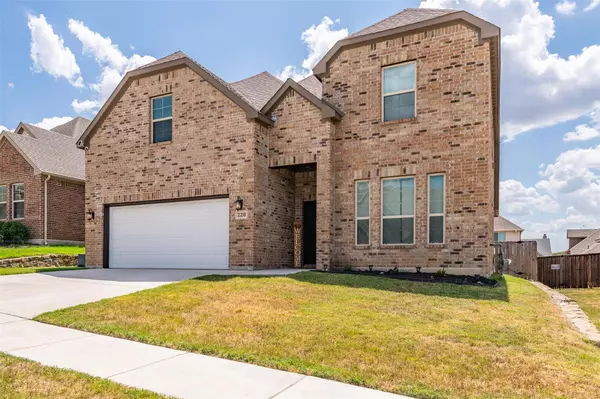 220 Flower Ridge Drive, Fort Worth, TX 76108