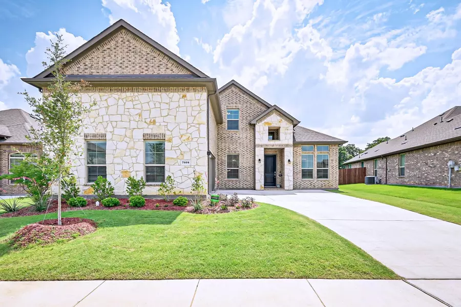 7809 Kettle Creek Drive, Arlington, TX 76001