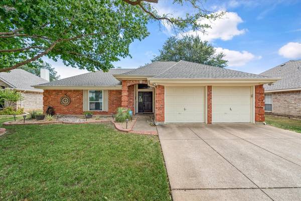 1817 Forestdale Drive, Grapevine, TX 76051