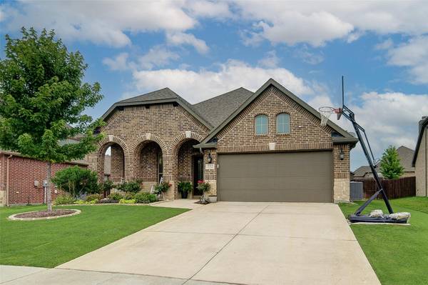 332 Thompson Drive, Van Alstyne, TX 75495