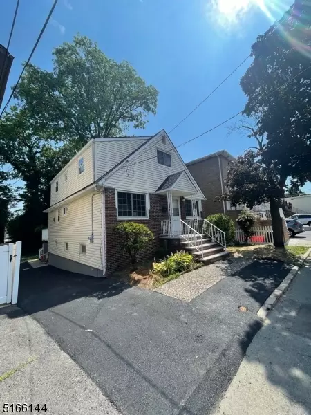 217 Crescent Ln, Cliffside Park Boro, NJ 07010