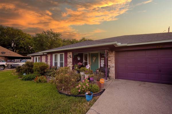 821 Forest Court, Burleson, TX 76028