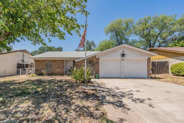 6912 Griggs Street, Forest Hill, TX 76140