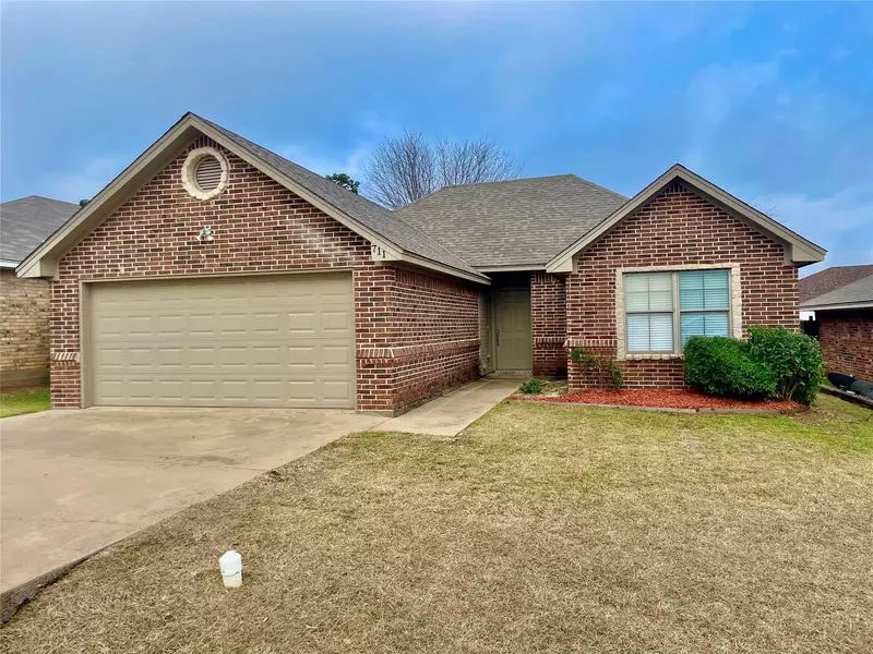 711 Rambling Court, Granbury, TX 76049