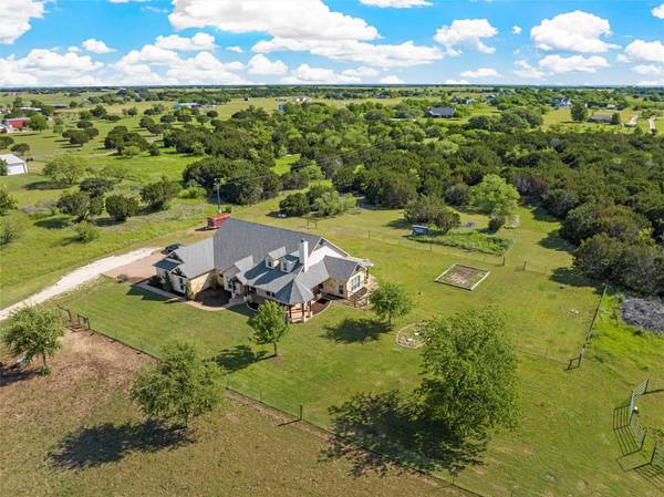 816 Old Ranch Road, China Spring, TX 76633