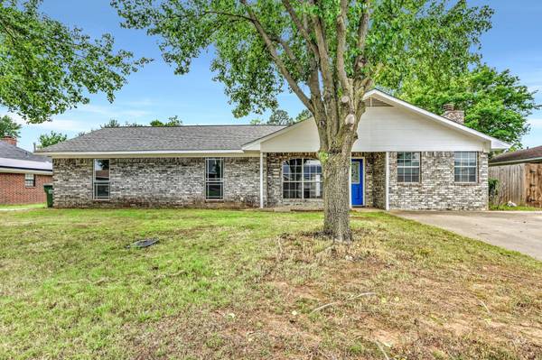 116 Brookshear Drive, Whitesboro, TX 76273