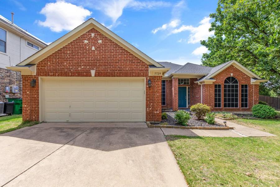 5729 Rockport Lane, Haltom City, TX 76137