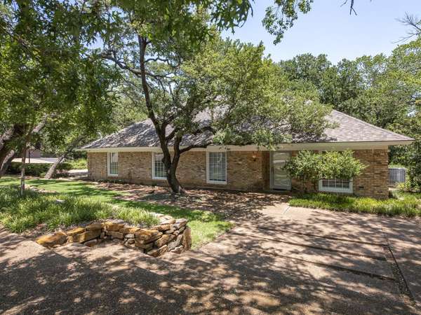 310 Mockingbird Lane, Weatherford, TX 76086