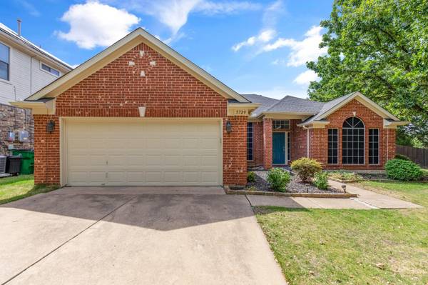 5729 Rockport Lane, Haltom City, TX 76137