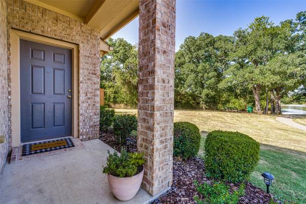 2423 Ravenwood Court, Mansfield, TX 76063