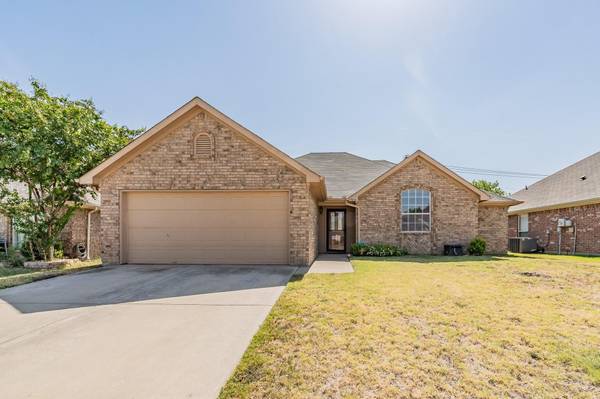 7416 Amber Drive, Watauga, TX 76148