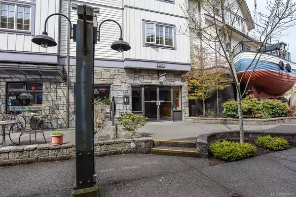 Comox, BC V9M 3M1,1705 Comox Ave #103