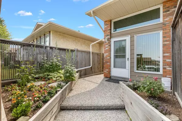 Calgary, AB T3K1Z9,20 Berkshire Close NW