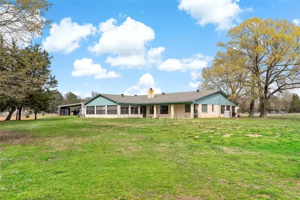 1240 County Road 4450,  Avery,  TX 75554