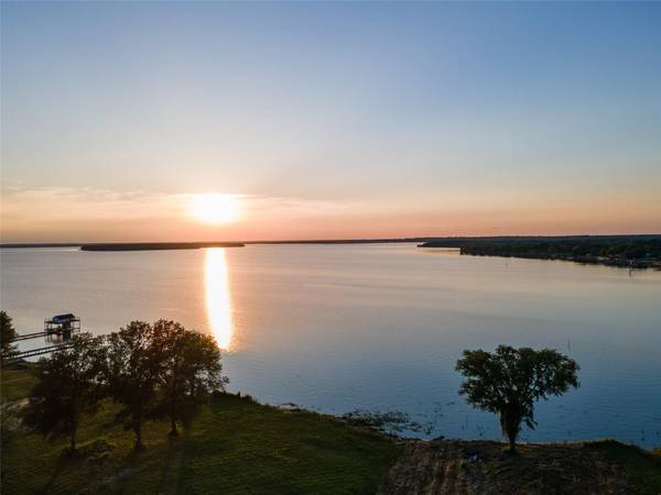 526 Shoreline Drive, Mabank, TX 75143