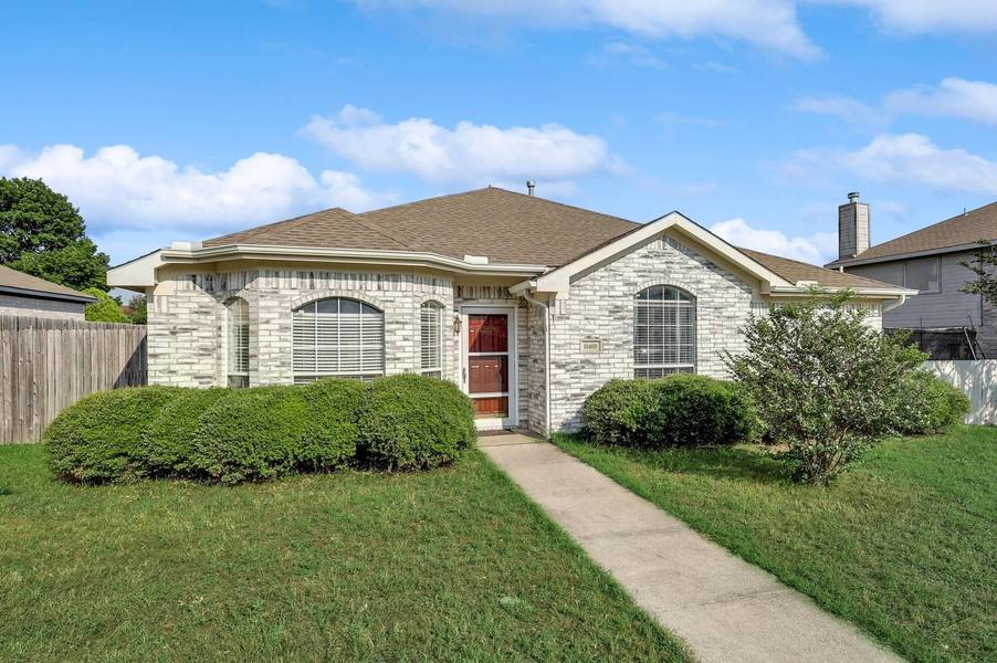 10409 Holly Grove Drive, Fort Worth, TX 76108