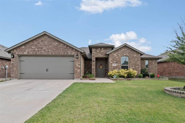 245 Cattlemans Trail, Saginaw, TX 76131