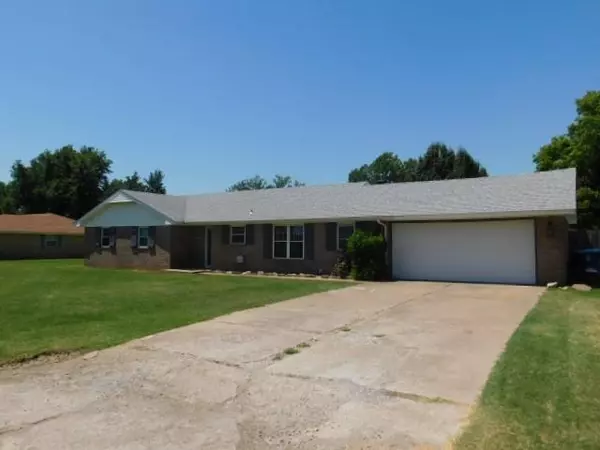 613 Meadow Lane, Tuttle, OK 73089