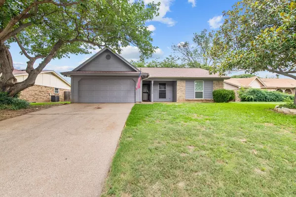 4633 Cripple Creek Road, Haltom City, TX 76137