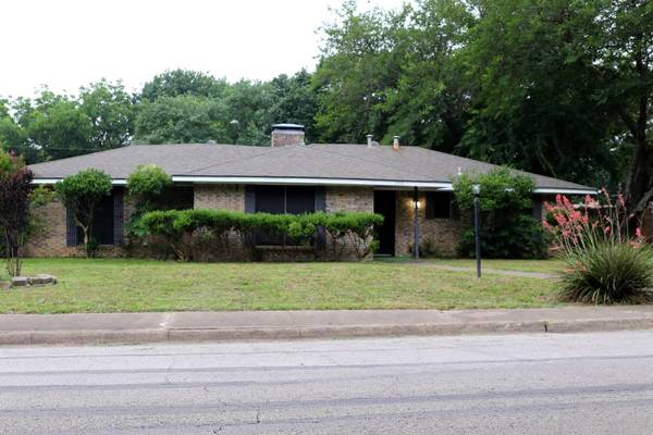 220 Bailey Drive, Desoto, TX 75115