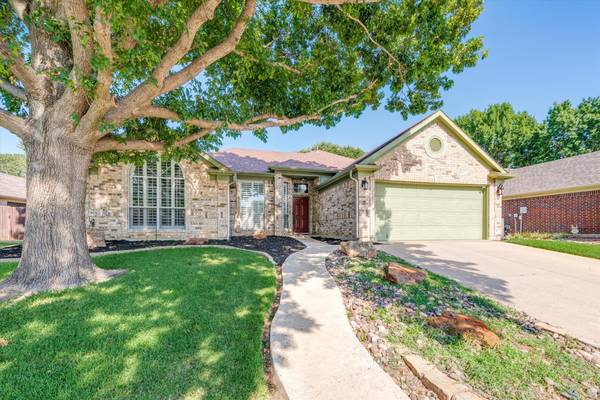 7324 Crabtree Lane, North Richland Hills, TX 76182