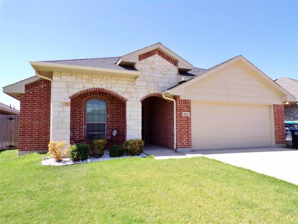 9009 Curacao Drive, Fort Worth, TX 76123