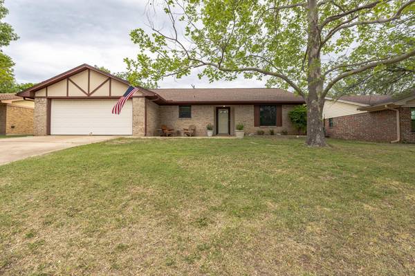 413 E Oak Street, Aledo, TX 76008