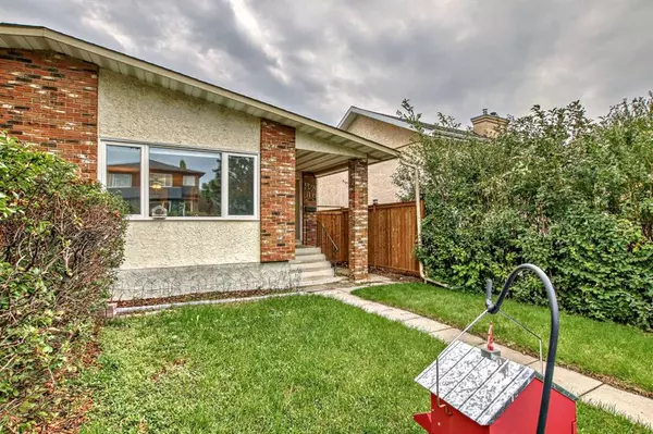 Calgary, AB T3B2P6,4614 81 ST NW