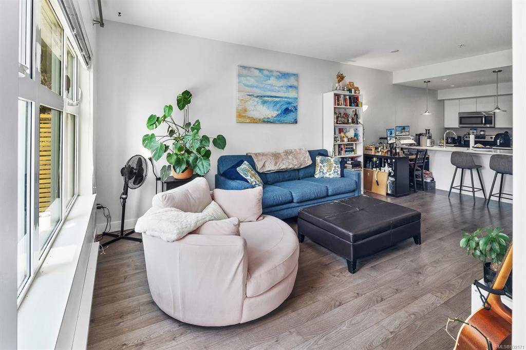 Saanich, BC V8X 2S1,1000 Inverness Rd #107