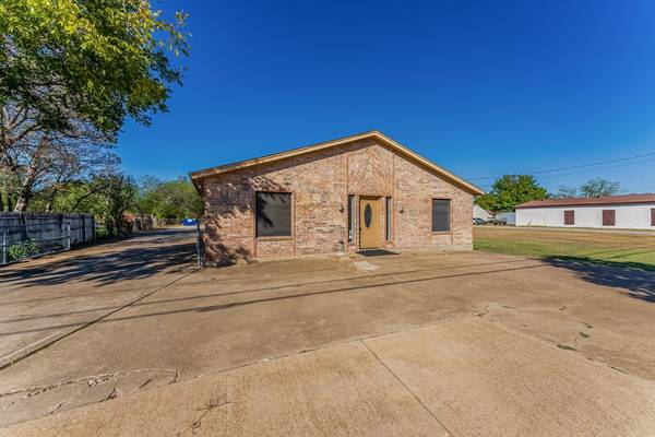 607 N Las Vegas Trail, White Settlement, TX 76108