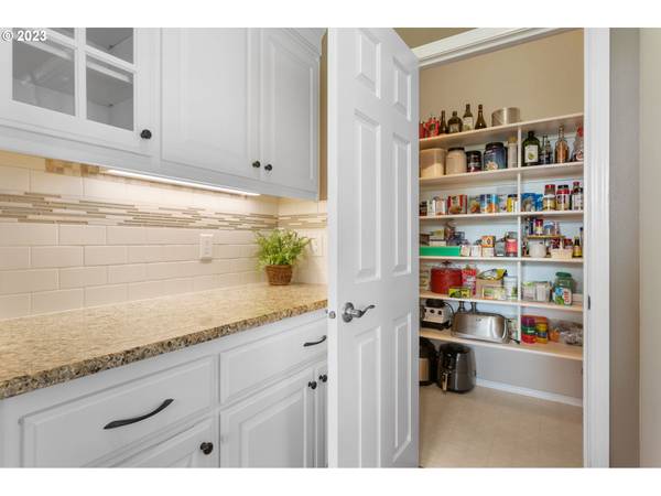 13020 SW BROADMOOR PL Tigard, OR 97223