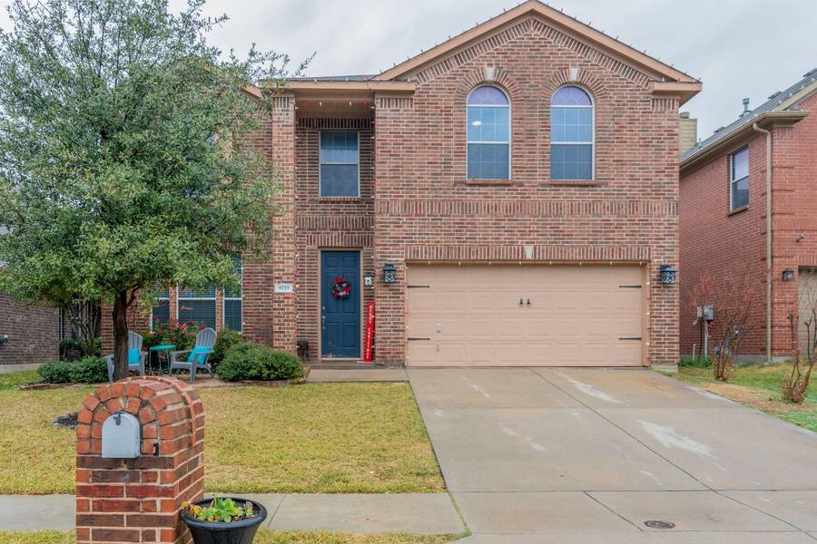 9729 Gessner Drive, Fort Worth, TX 76244