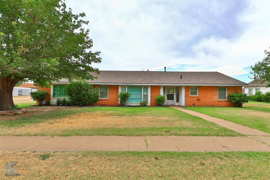 333 NW Avenue B, Hamlin, TX 79520