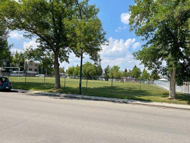 Calgary, AB T2S 1G7,715 49 AVE SW