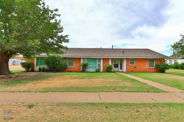 333 NW Avenue B, Hamlin, TX 79520