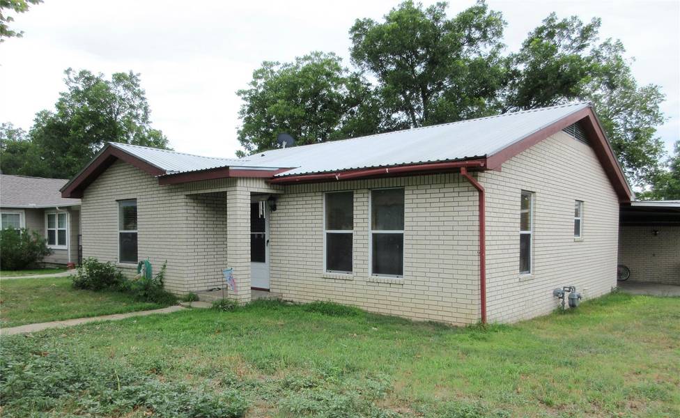 1515 Parker, Goldthwaite, TX 76844