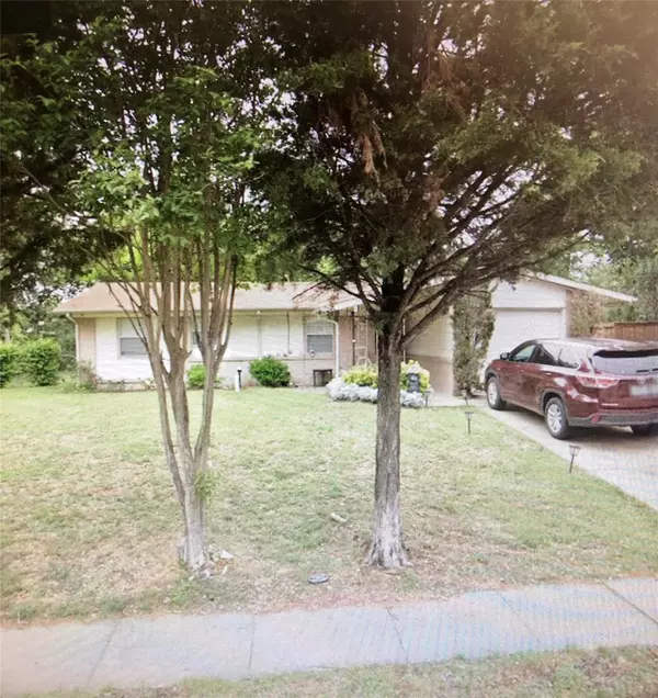 1824 S Perry Road S, Carrollton, TX 75006