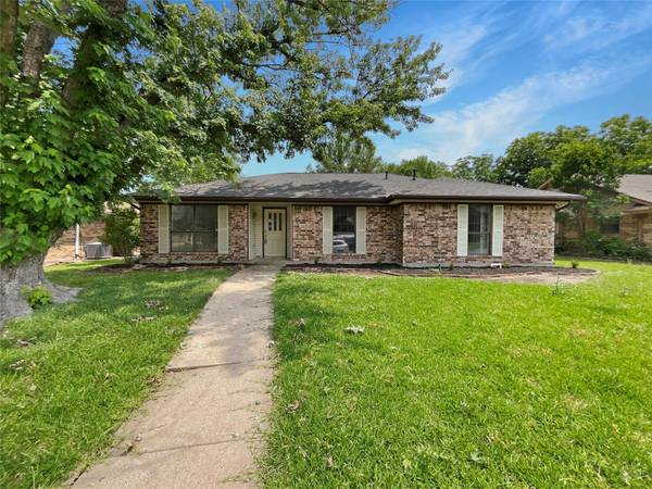 138 Ridgegate Drive, Garland, TX 75040