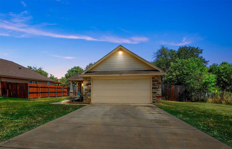 1109 S Fannin Street, Alvarado, TX 76009