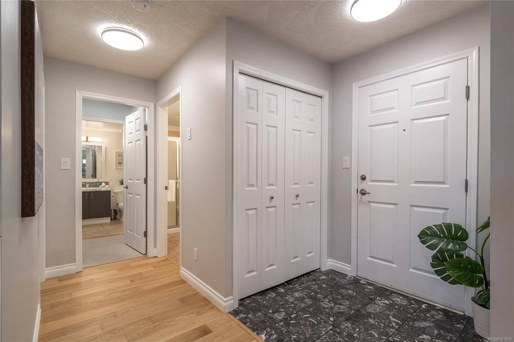 Sidney, BC V8L 2X6,9945 Fifth St #102
