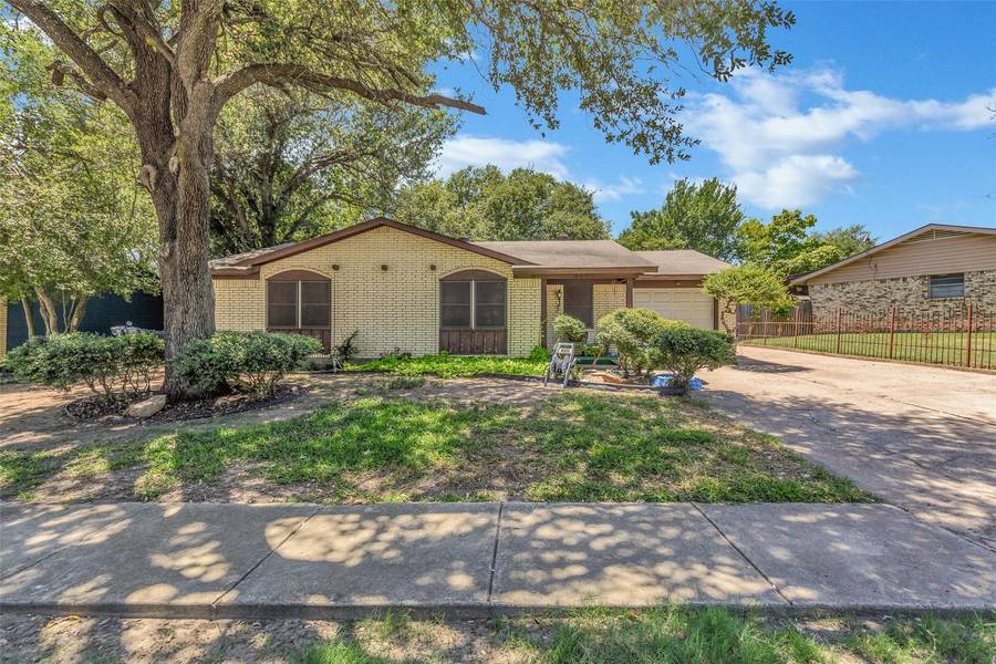 4205 Central Lane, Balch Springs, TX 75180