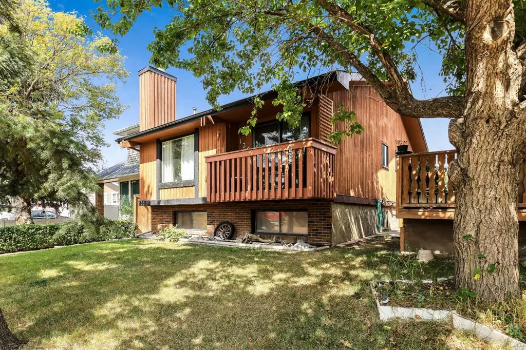 Calgary, AB T2A 6L4,136 Abberfield PL NE